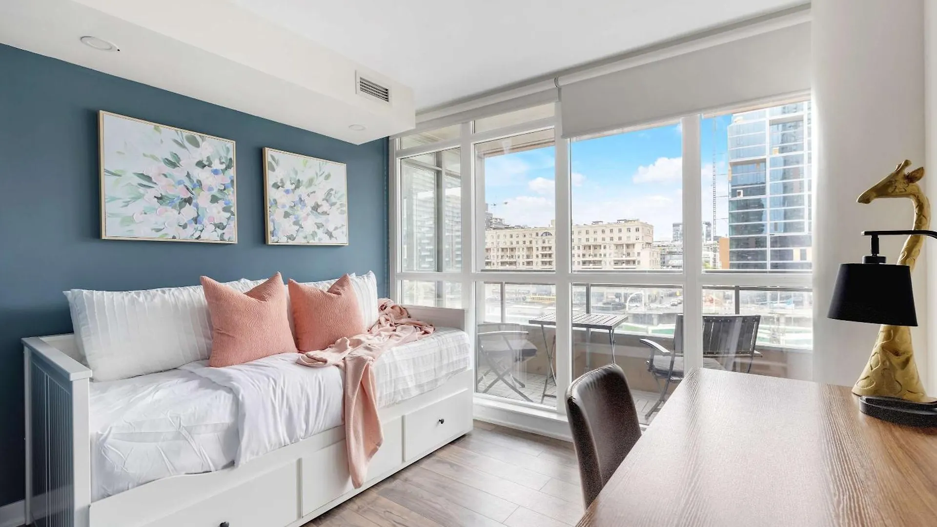 Downtown Oasis Top Location & Free Parking Apartment Toronto