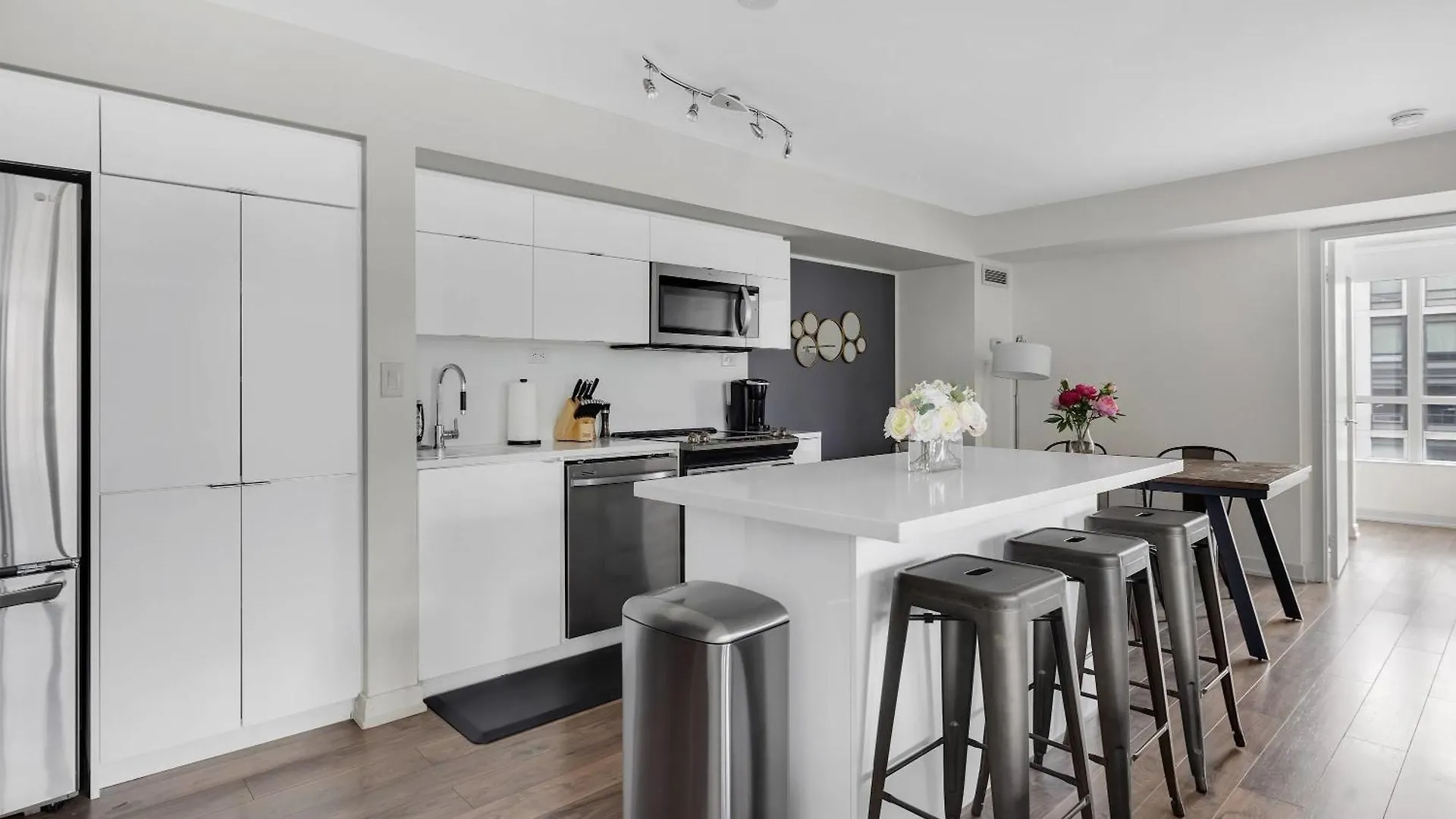 Downtown Oasis Top Location & Free Parking Apartment Toronto Canada