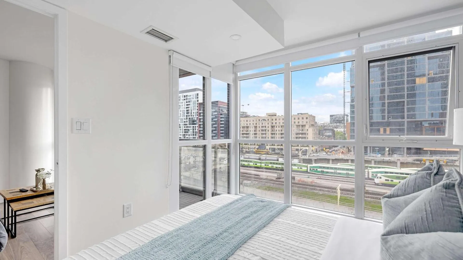 Downtown Oasis Top Location & Free Parking Apartment Toronto