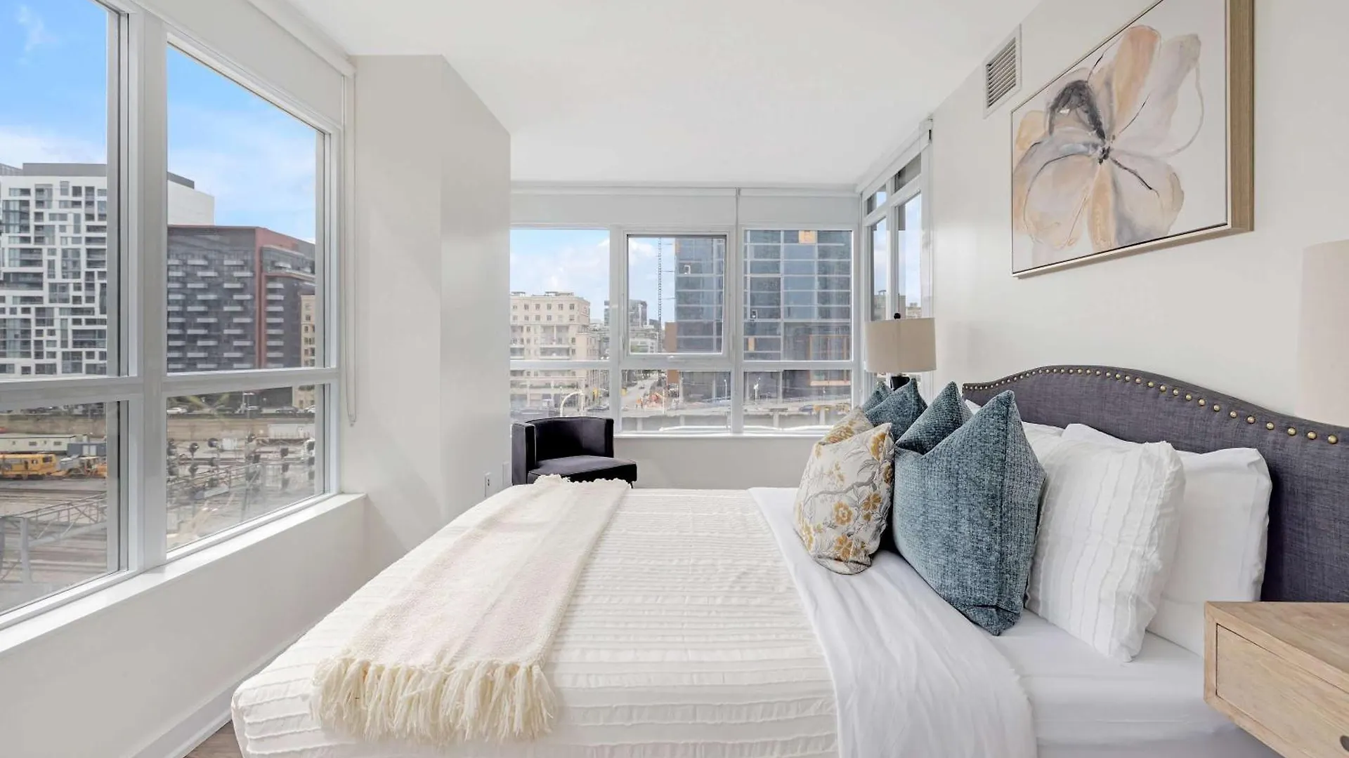 Downtown Oasis Top Location & Free Parking Apartment Toronto 0*,  Canada
