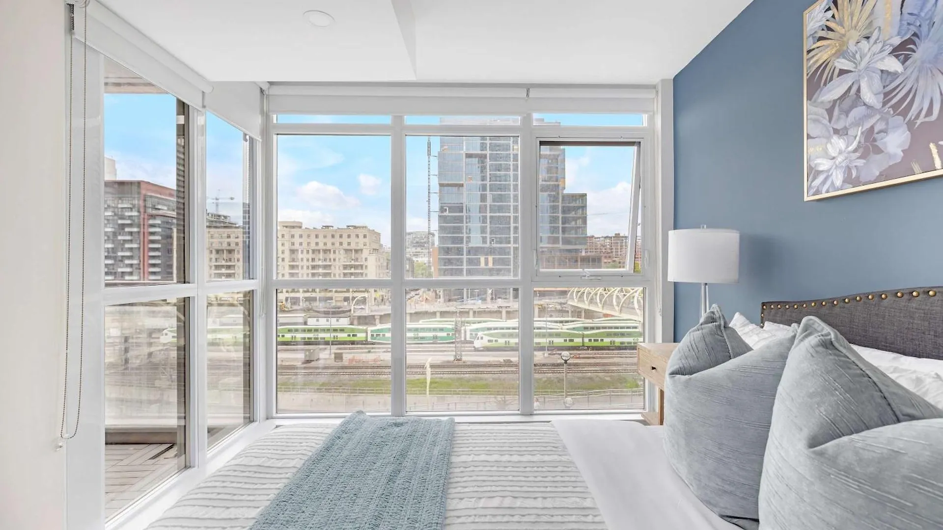 Downtown Oasis Top Location & Free Parking Apartment Toronto