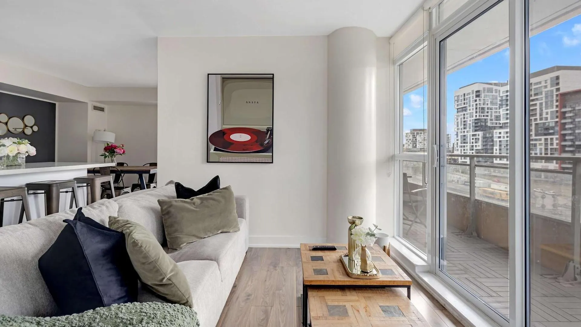 Downtown Oasis Top Location & Free Parking Apartment Toronto