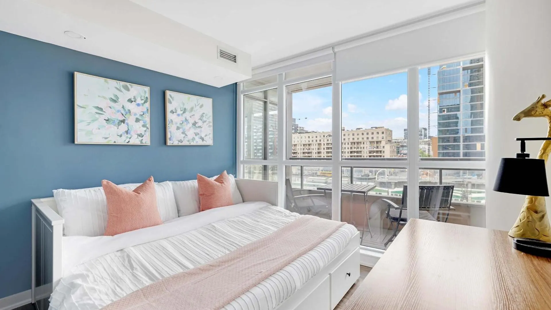 Downtown Oasis Top Location & Free Parking Apartment Toronto