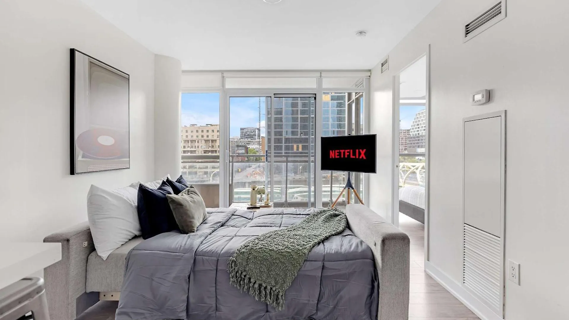 Downtown Oasis Top Location & Free Parking Apartment Toronto Canada