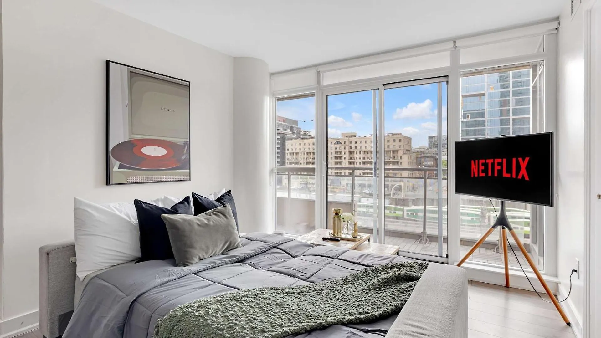 Downtown Oasis Top Location & Free Parking Apartment Toronto 0*,  Canada